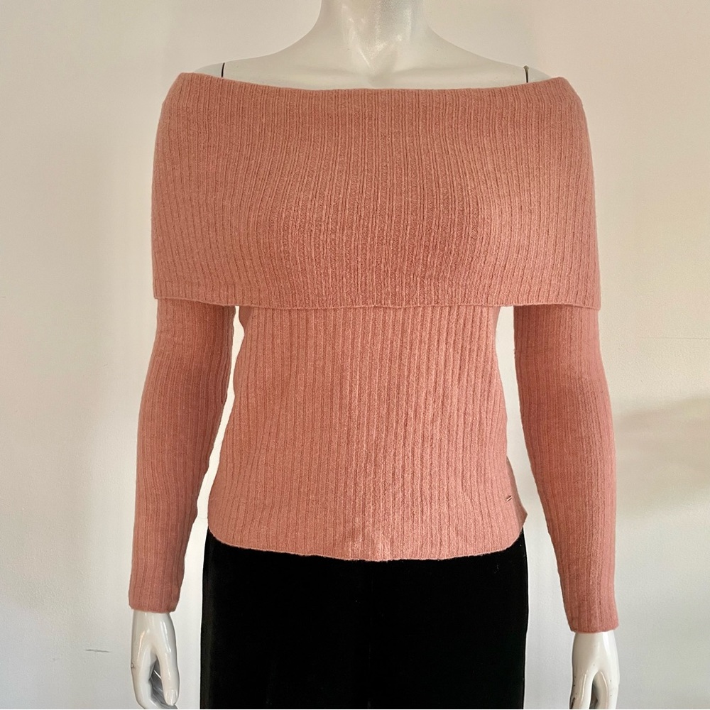 NWT Guess sexy off shoulder sweater mauve colored long sleeve fitted